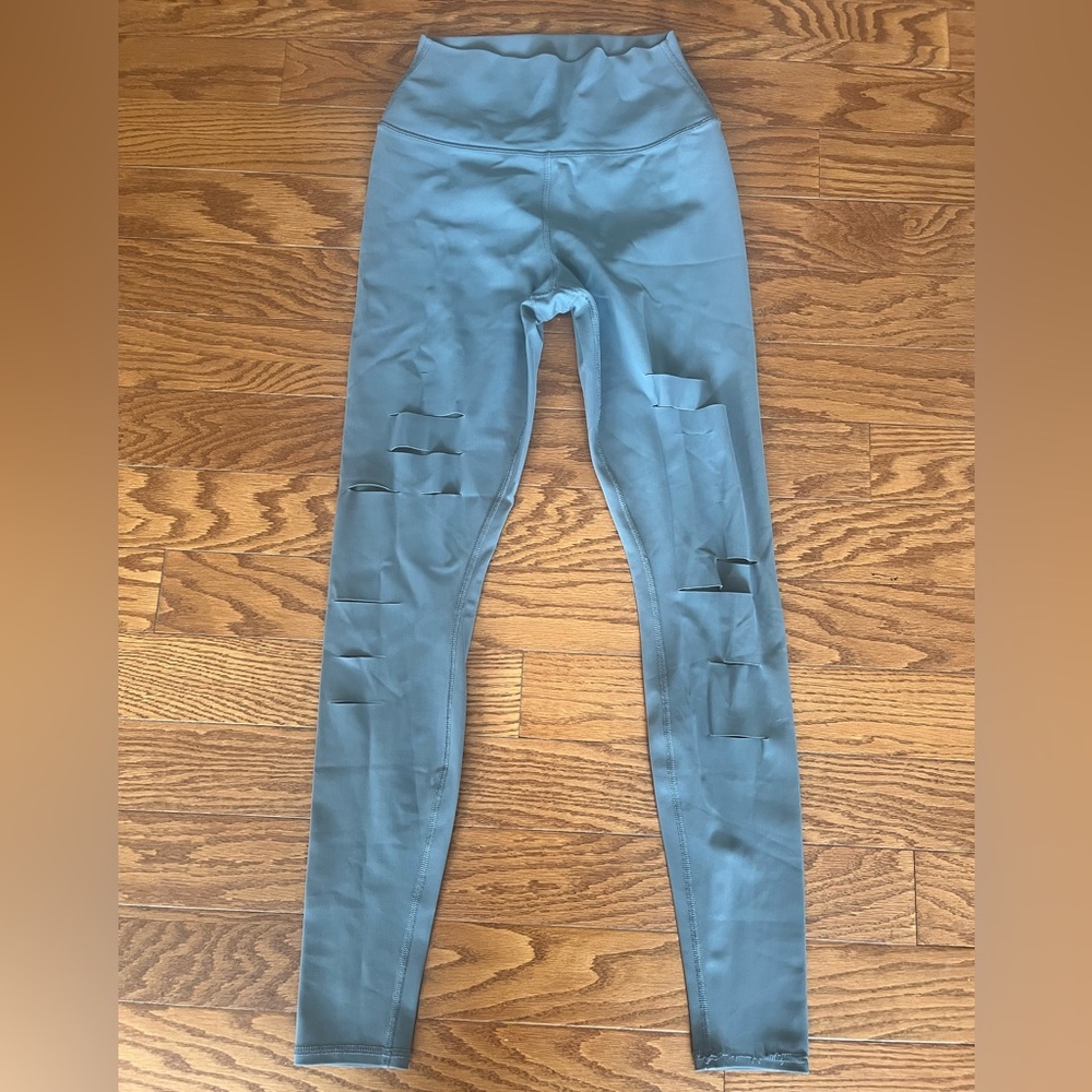 Alo Yoga Ripped Warrior green Legging small laser cut